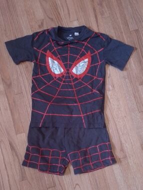H&M Marvel Spiderman Black & Red Spider Web Superhero T-shirt Shorts Set Bundle